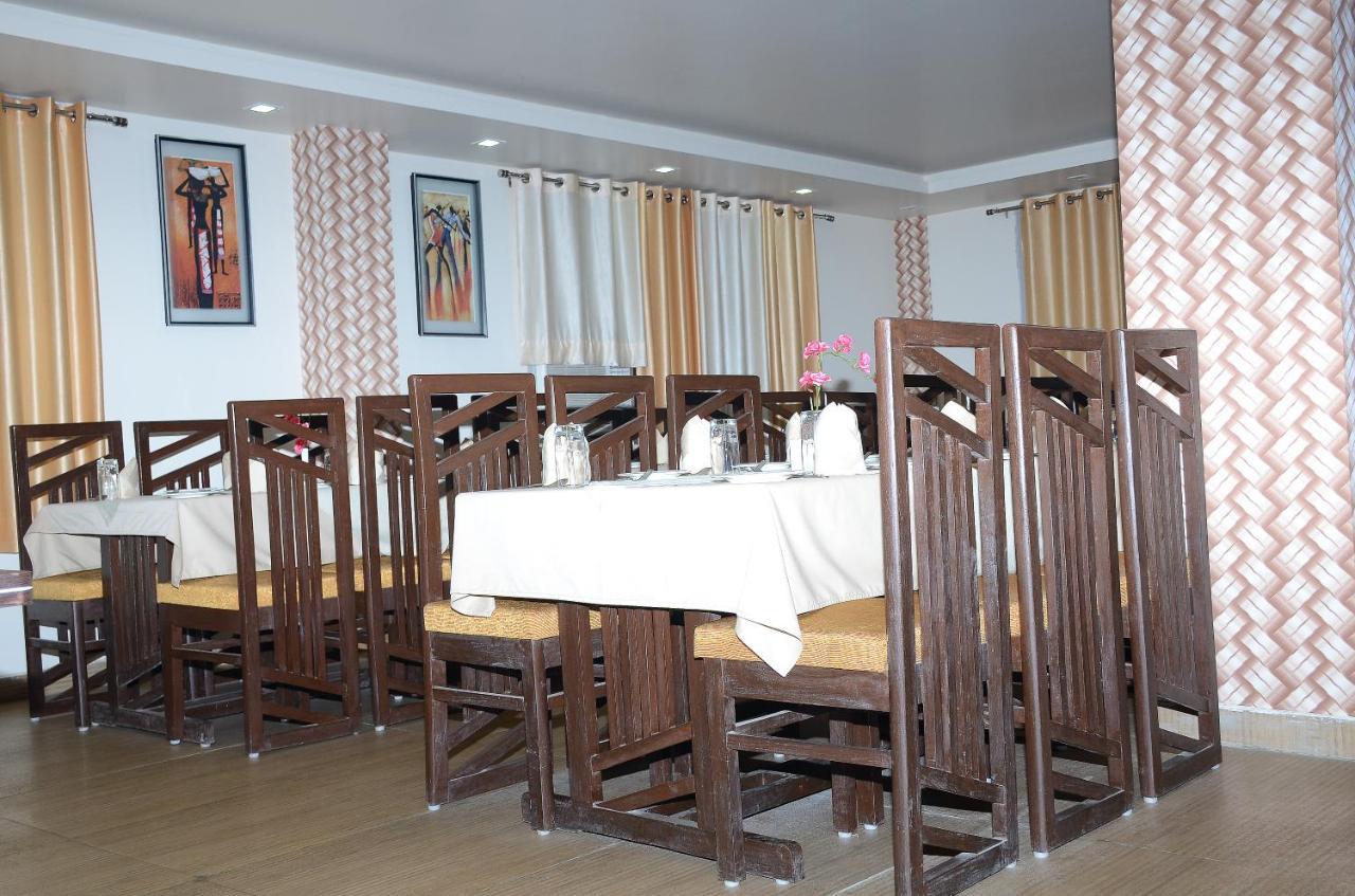 Vaishnavi Clarks Inn Buxar Exteriör bild